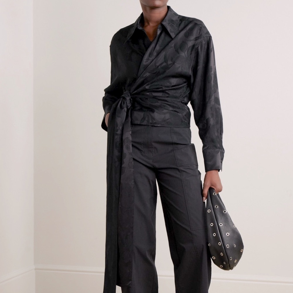 RÓHE
Floral satin-jacquard wrap shirt. Black satin-jacquard.
100% viscose